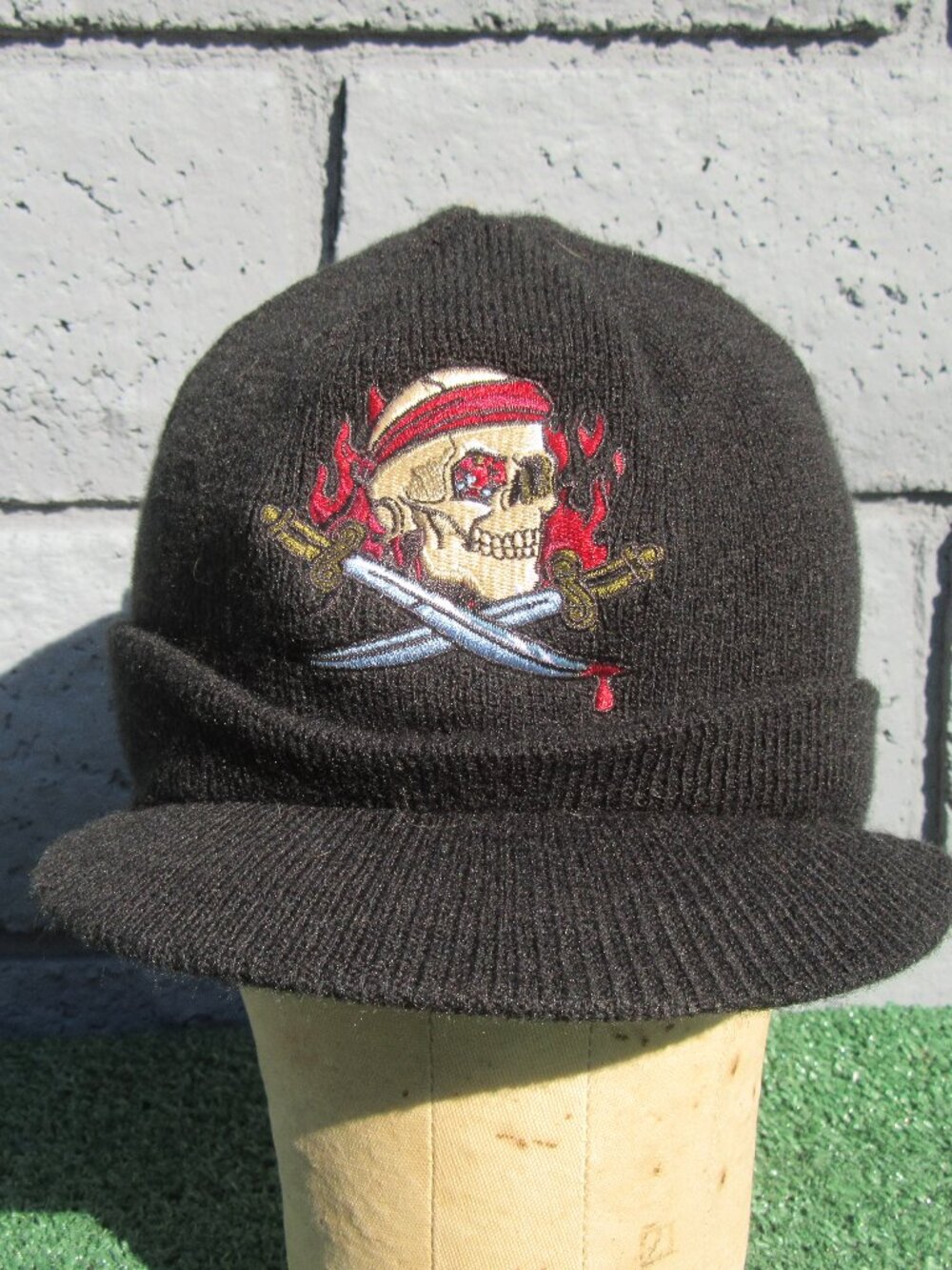Vintage Disneyland Resort Pirates Of The Caribbean Black Beanie Hat Cap Dead Men
